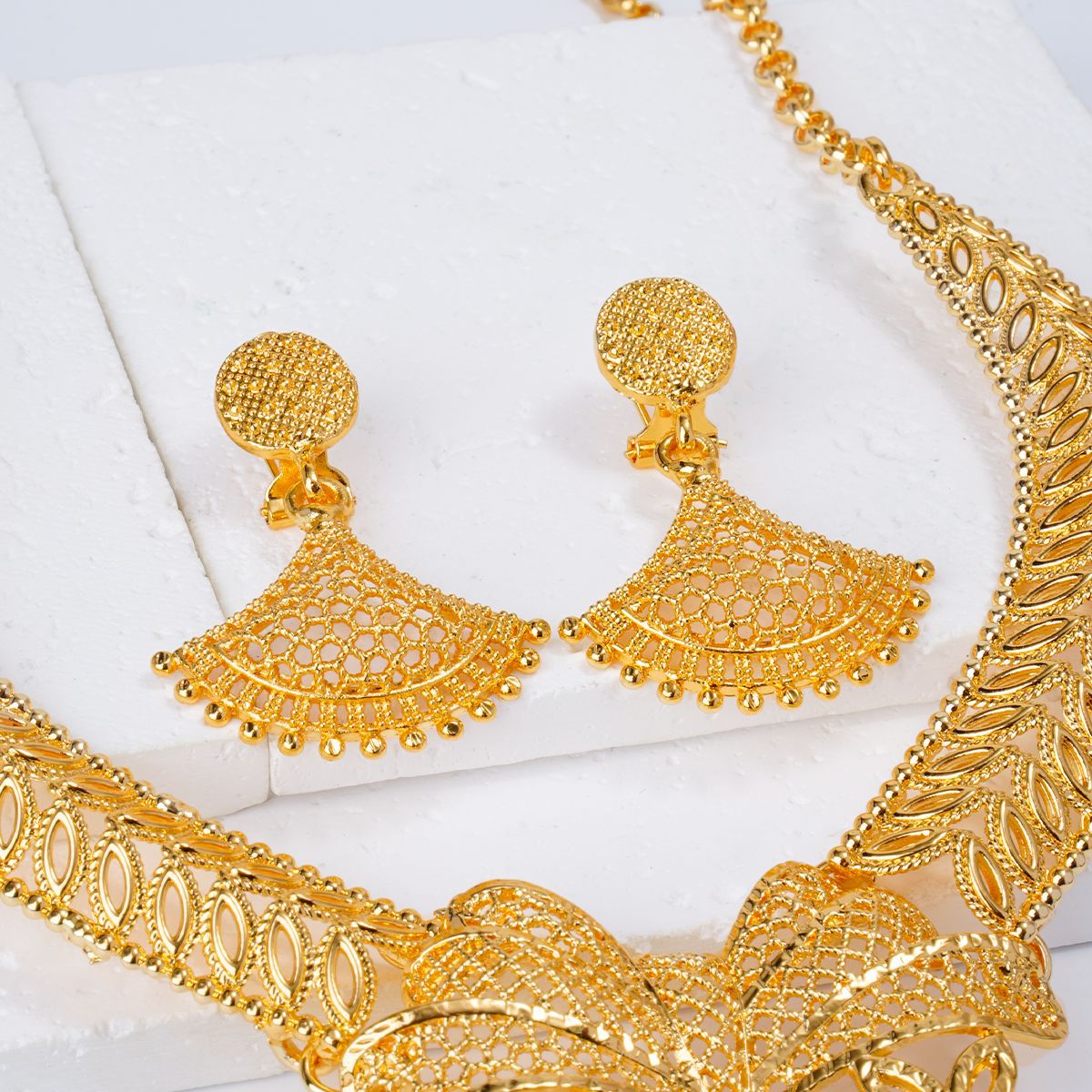 Exquisite Arabian Bridal Jewelry Set - Luminous 24K Gold Plated Statement | iBrilliance
