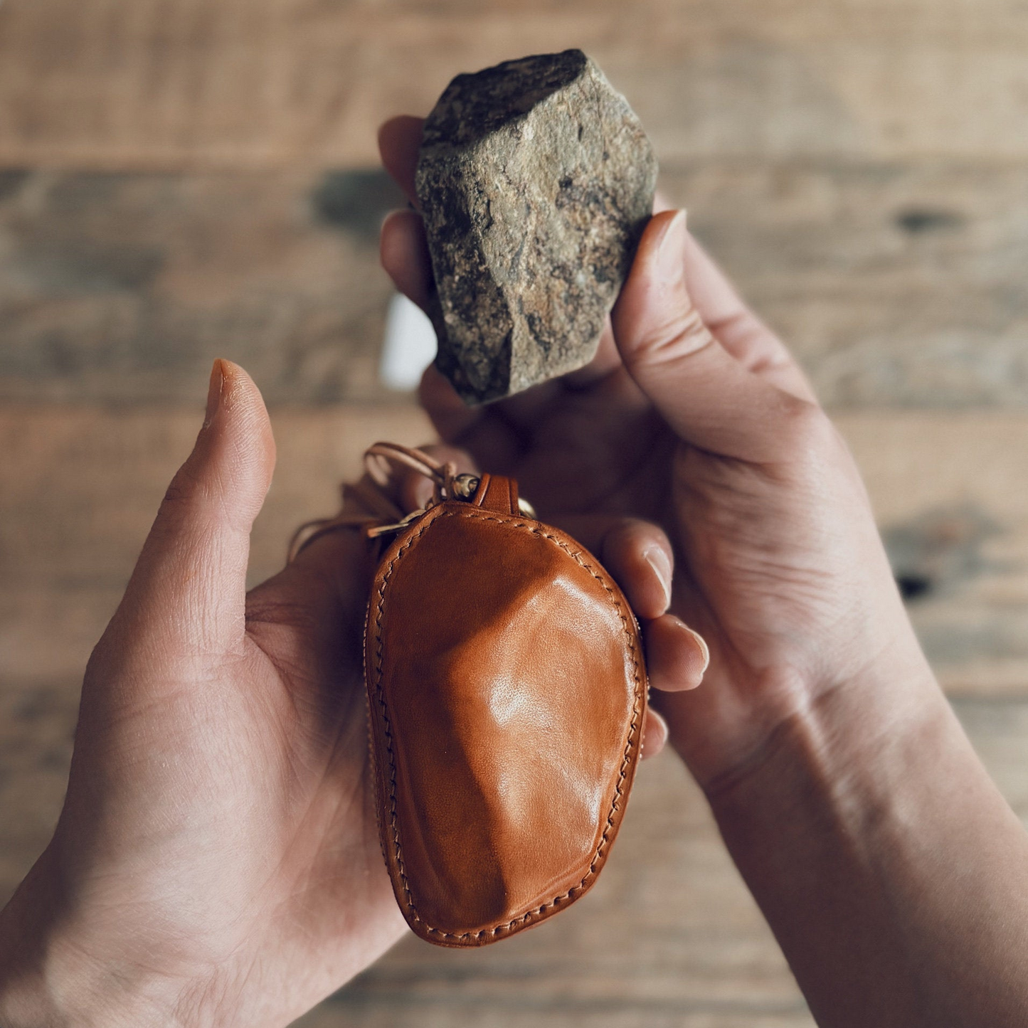 S.Leather Raw Stone Leather Key Pouch | Handmade Vegetable-Tanned Neck Bag P03