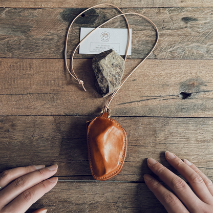 S.Leather Raw Stone Leather Key Pouch | Handmade Vegetable-Tanned Neck Bag P03