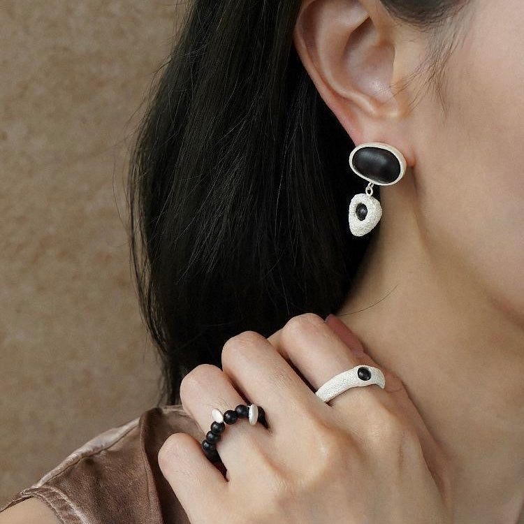 Asymmetrical stone earrings Original niche designer texture earrings - one pair of black and one pair of black original design
