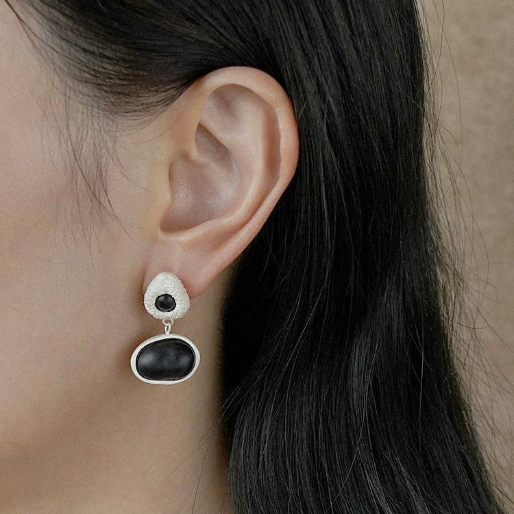 Asymmetrical stone earrings Original niche designer texture earrings - one pair of black and one pair of black original design